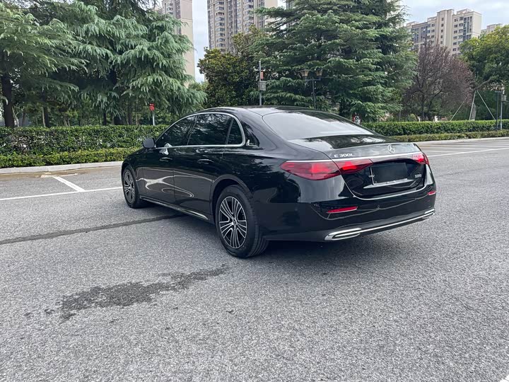 Фото 5 - Mercedes-Benz E-Class