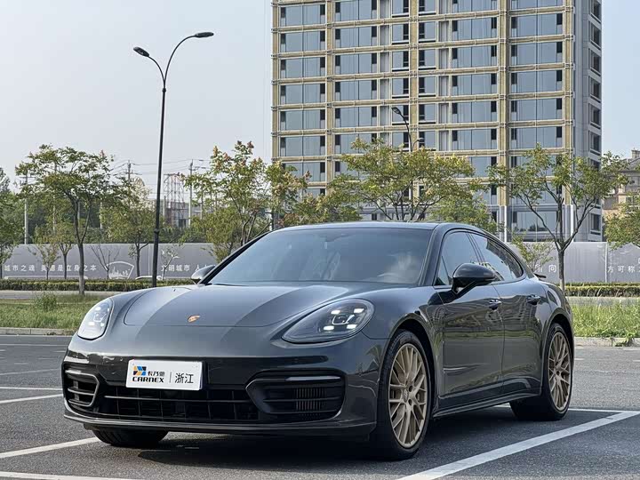 Фото 1 - Porsche Panamera