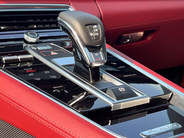 Фото 14 - Porsche Panamera