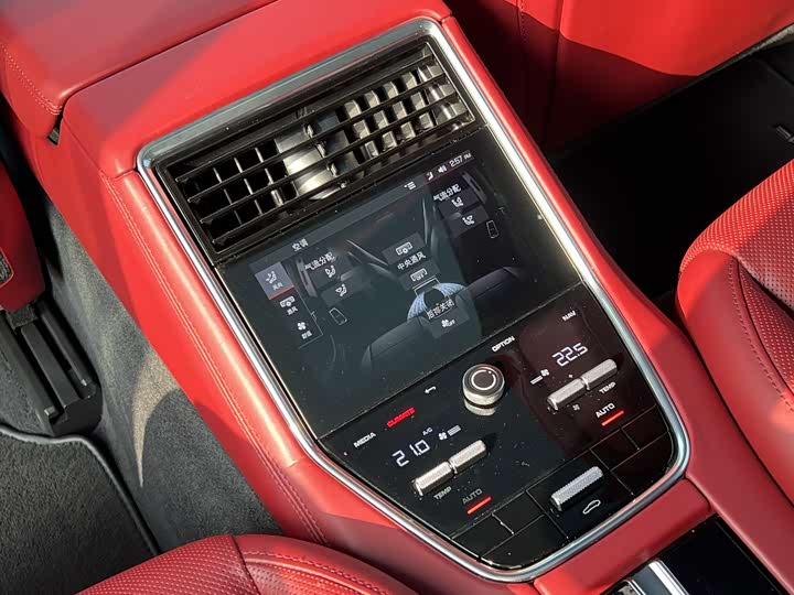 Фото 15 - Porsche Panamera