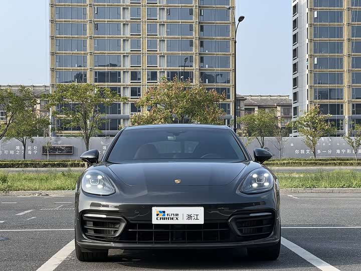 Фото 2 - Porsche Panamera