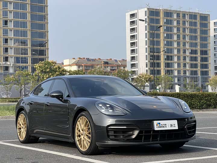 Фото 3 - Porsche Panamera