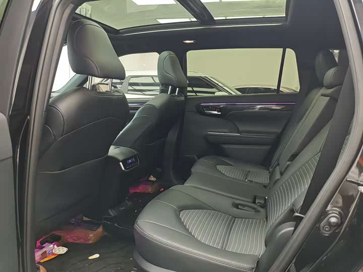 Фото 7 - Toyota Crown Kluger