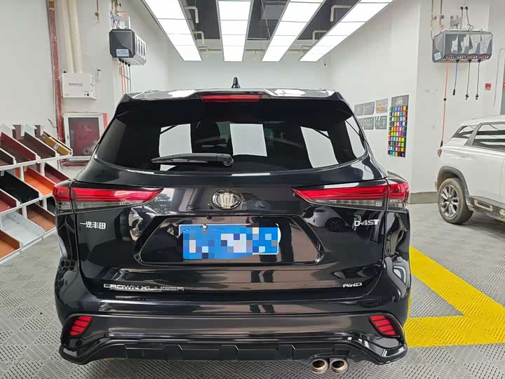 Фото 8 - Toyota Crown Kluger