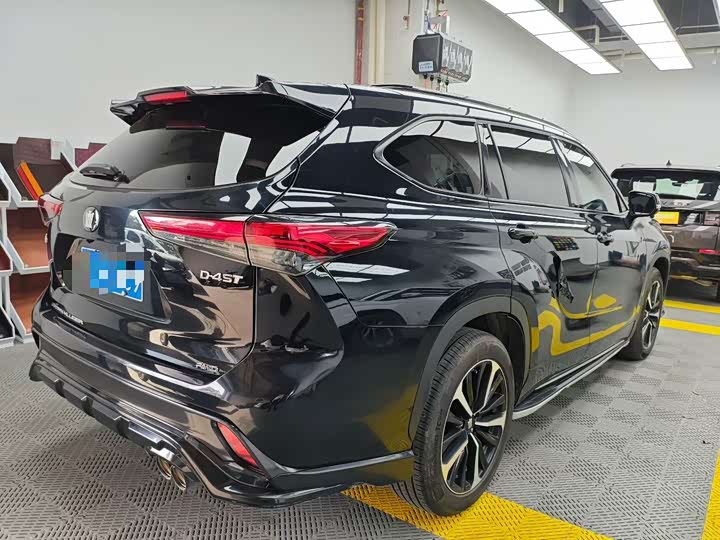 Фото 9 - Toyota Crown Kluger