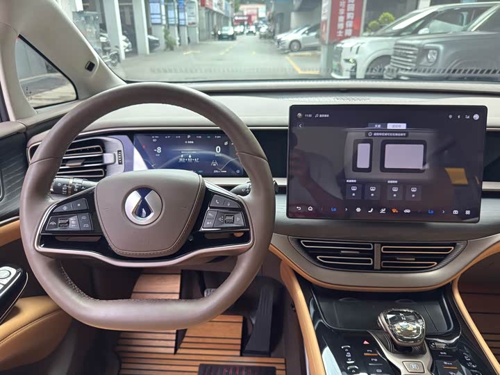 Фото 16 - Denza D9