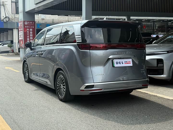 Фото 4 - Denza D9