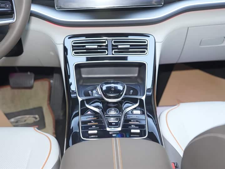 Фото 18 - BYD Qin Plus