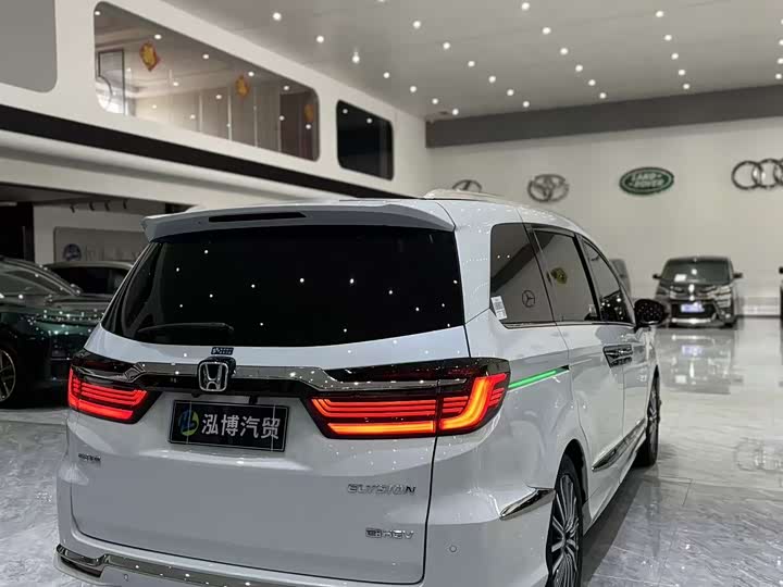 Фото 11 - Toyota Highlander