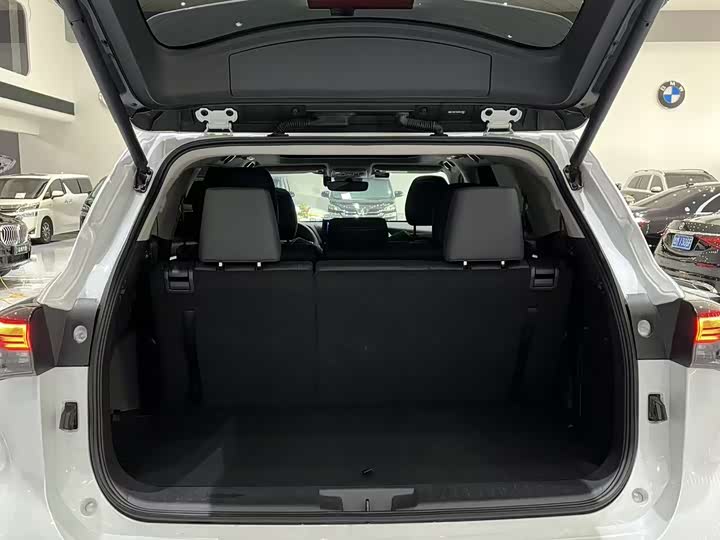 Фото 9 - Toyota Highlander