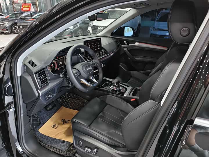 Фото 11 - Audi Q5L