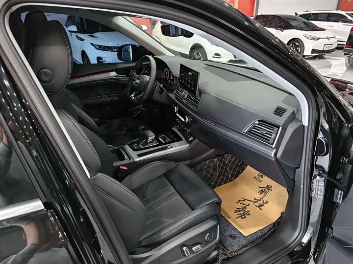 Фото 13 - Audi Q5L