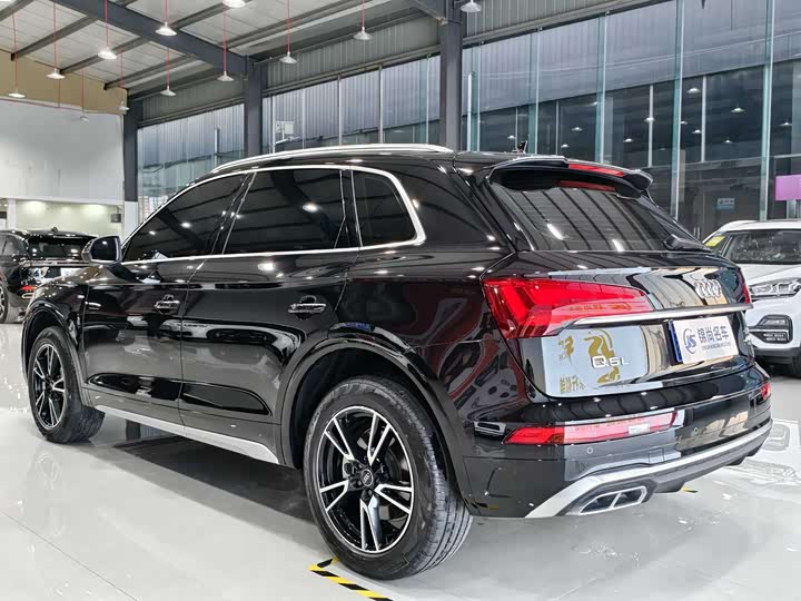 Фото 21 - Audi Q5L