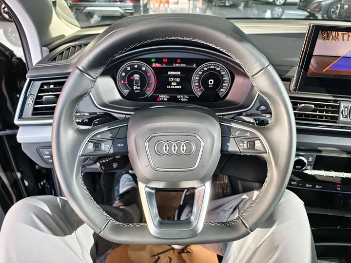 Фото 6 - Audi Q5L