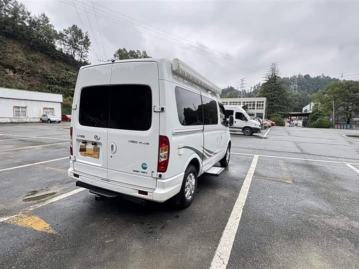 Фото 2 - Maxus V80