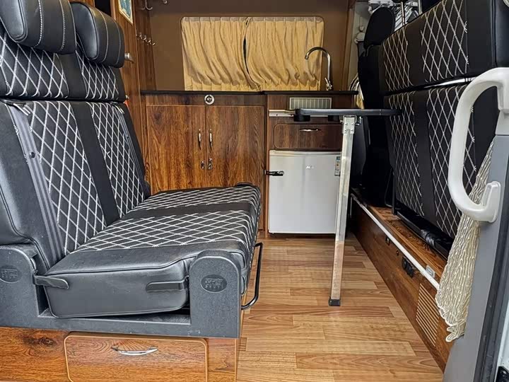 Фото 6 - Maxus V80