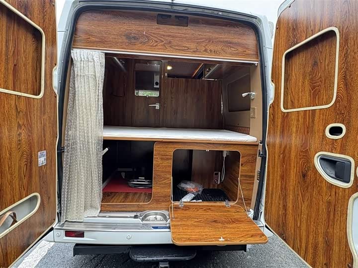 Фото 8 - Maxus V80