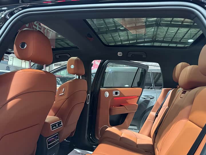 Фото 12 - LiXiang L7