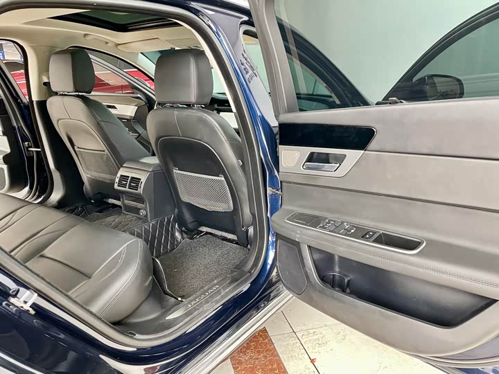 Фото 10 - Jaguar XF L