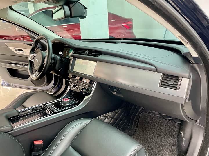 Фото 12 - Jaguar XF L