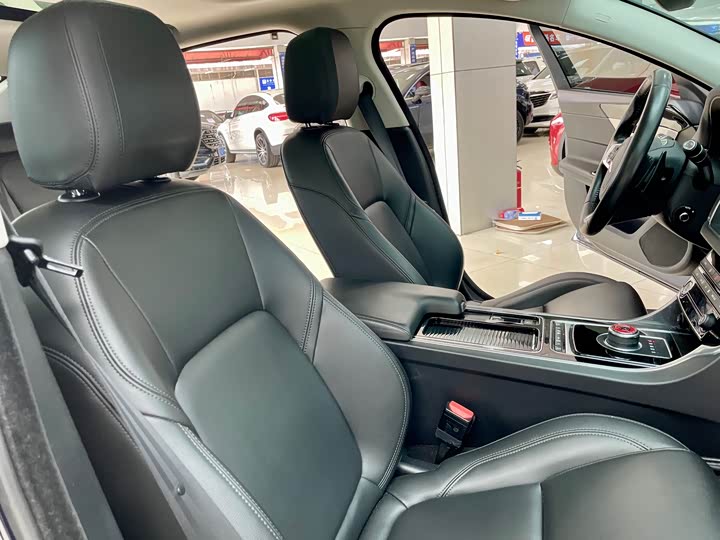 Фото 13 - Jaguar XF L