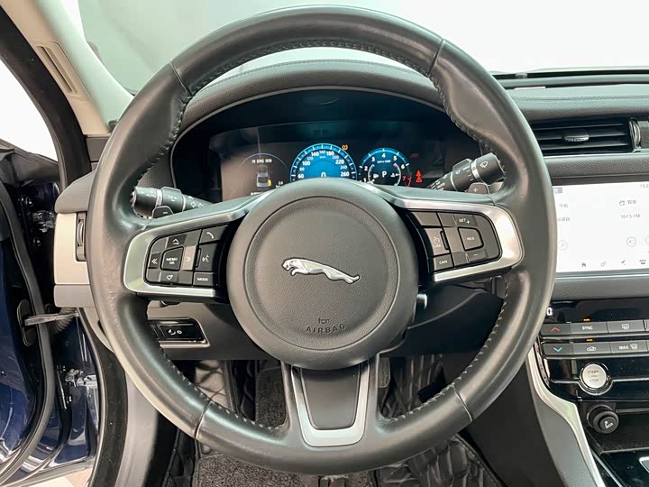 Фото 14 - Jaguar XF L