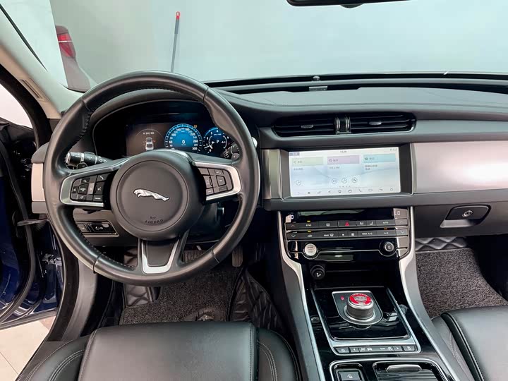 Фото 15 - Jaguar XF L