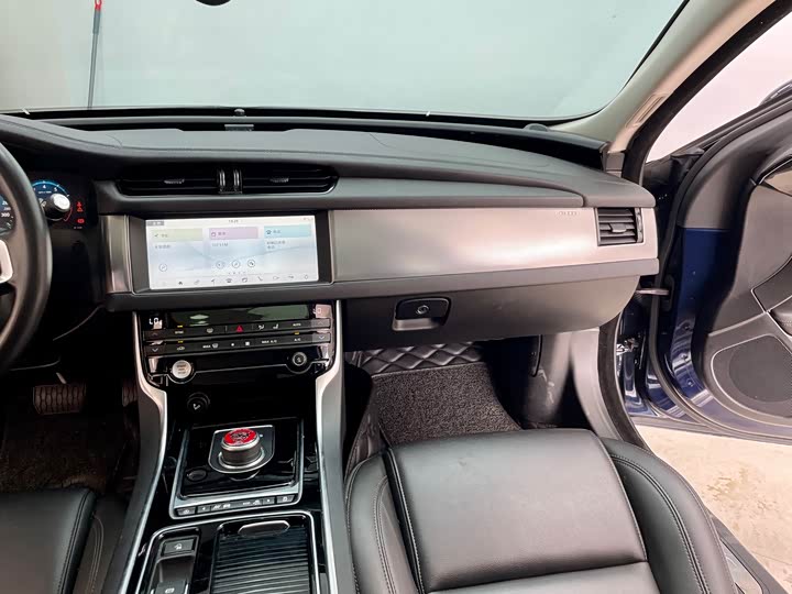 Фото 17 - Jaguar XF L