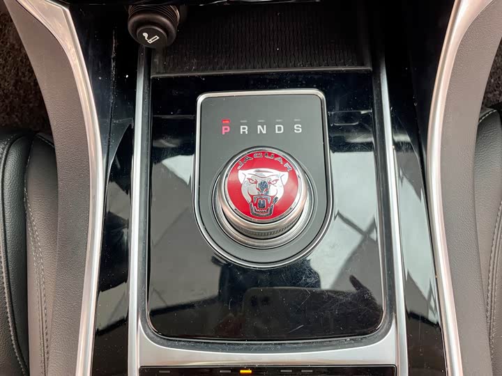 Фото 18 - Jaguar XF L