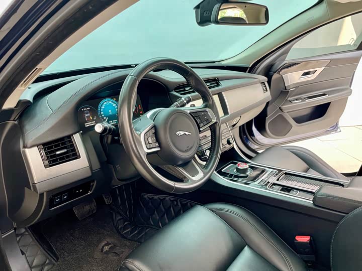 Фото 6 - Jaguar XF L