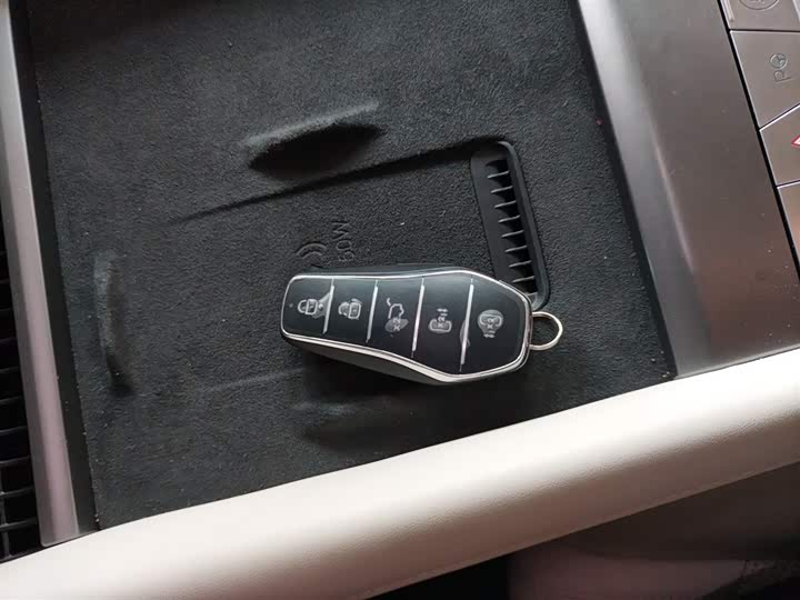 Фото 12 - BYD Xia