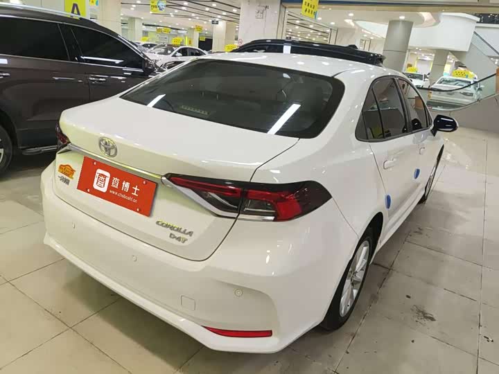 Фото 2 - Toyota Corolla