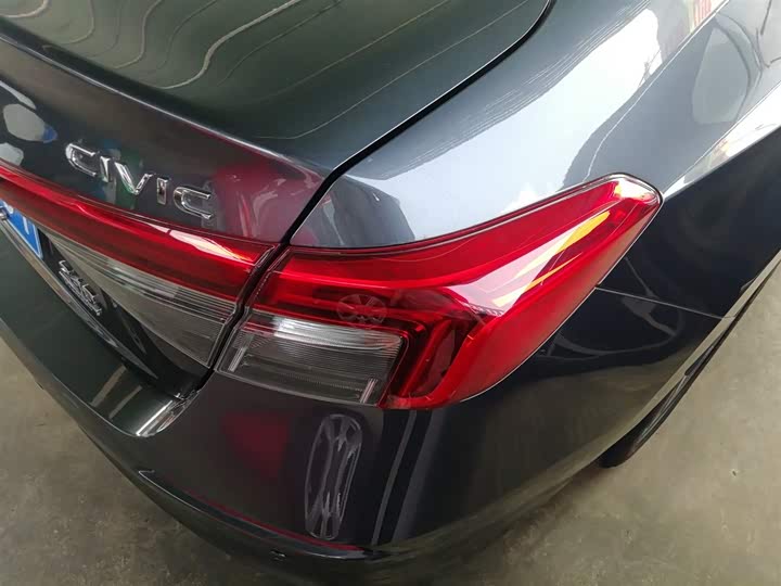 Фото 8 - Honda Civic