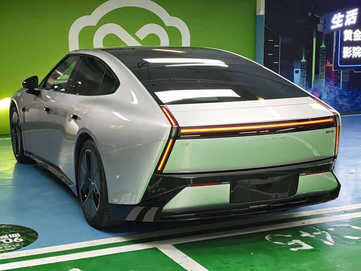 Фото 23 - XPeng P7