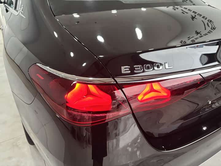 Фото 10 - Mercedes-Benz E-Class