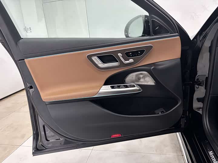 Фото 11 - Mercedes-Benz E-Class