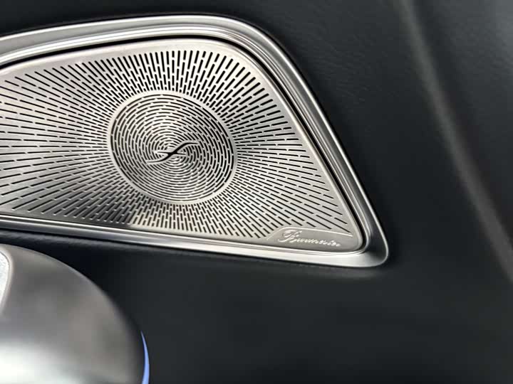 Фото 13 - Mercedes-Benz E-Class