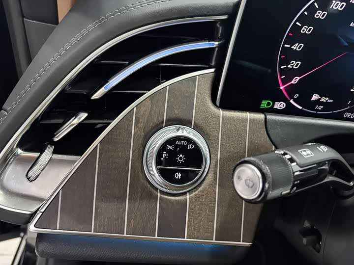 Фото 14 - Mercedes-Benz E-Class