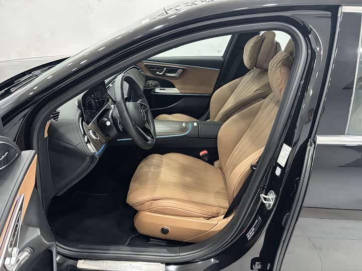 Фото 15 - Mercedes-Benz E-Class