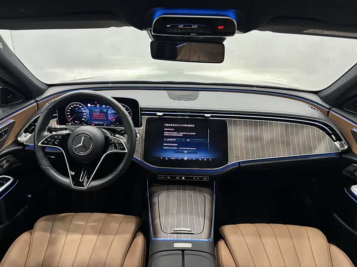 Фото 16 - Mercedes-Benz E-Class