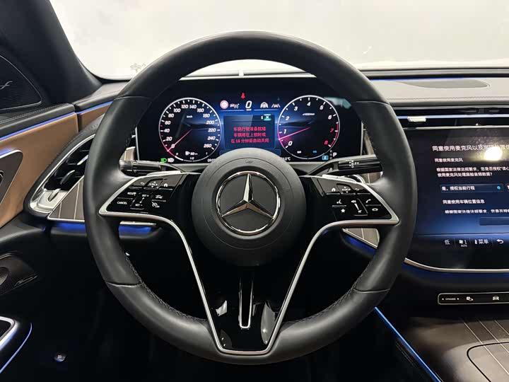 Фото 17 - Mercedes-Benz E-Class