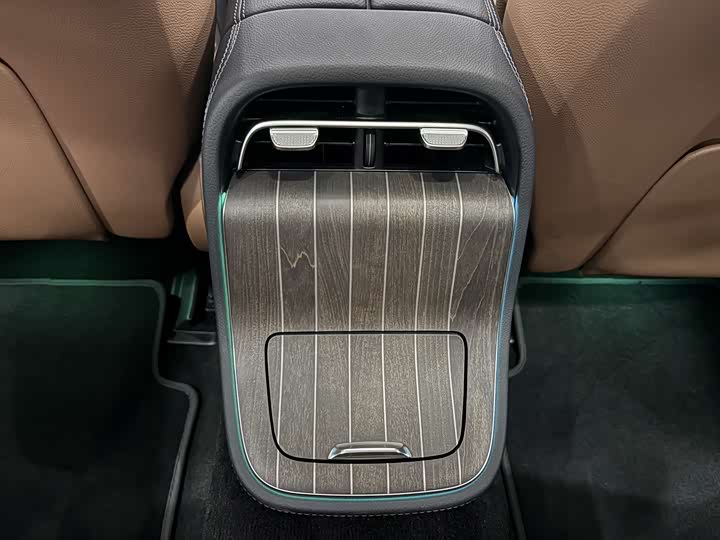 Фото 20 - Mercedes-Benz E-Class