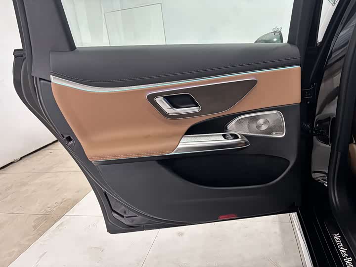 Фото 21 - Mercedes-Benz E-Class