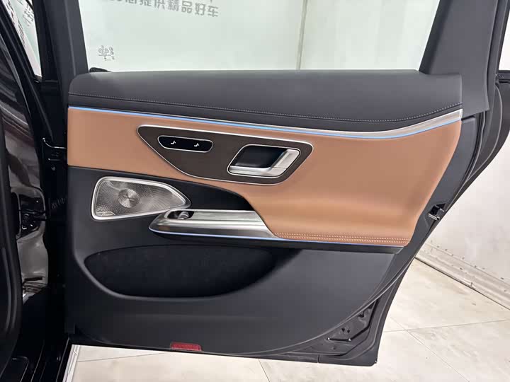 Фото 23 - Mercedes-Benz E-Class