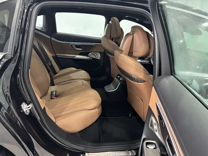 Фото 24 - Mercedes-Benz E-Class