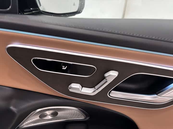 Фото 26 - Mercedes-Benz E-Class