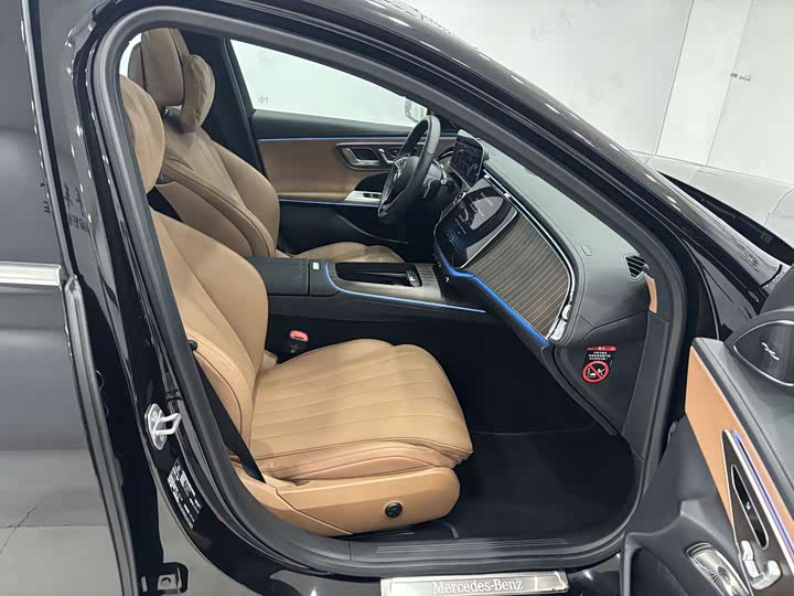 Фото 27 - Mercedes-Benz E-Class