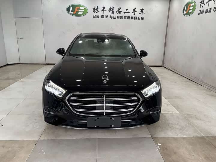 Фото 3 - Mercedes-Benz E-Class