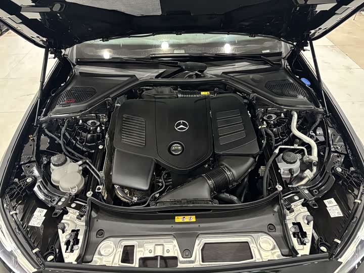 Фото 31 - Mercedes-Benz E-Class