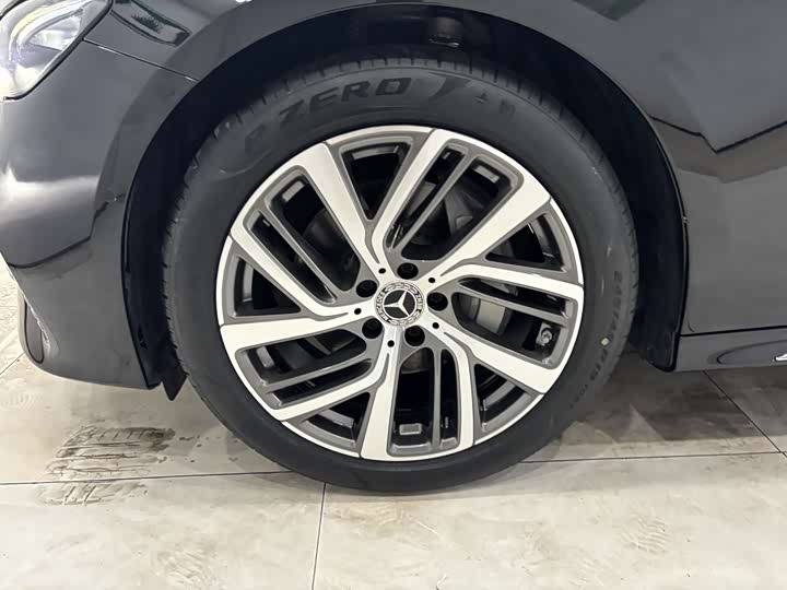 Фото 32 - Mercedes-Benz E-Class